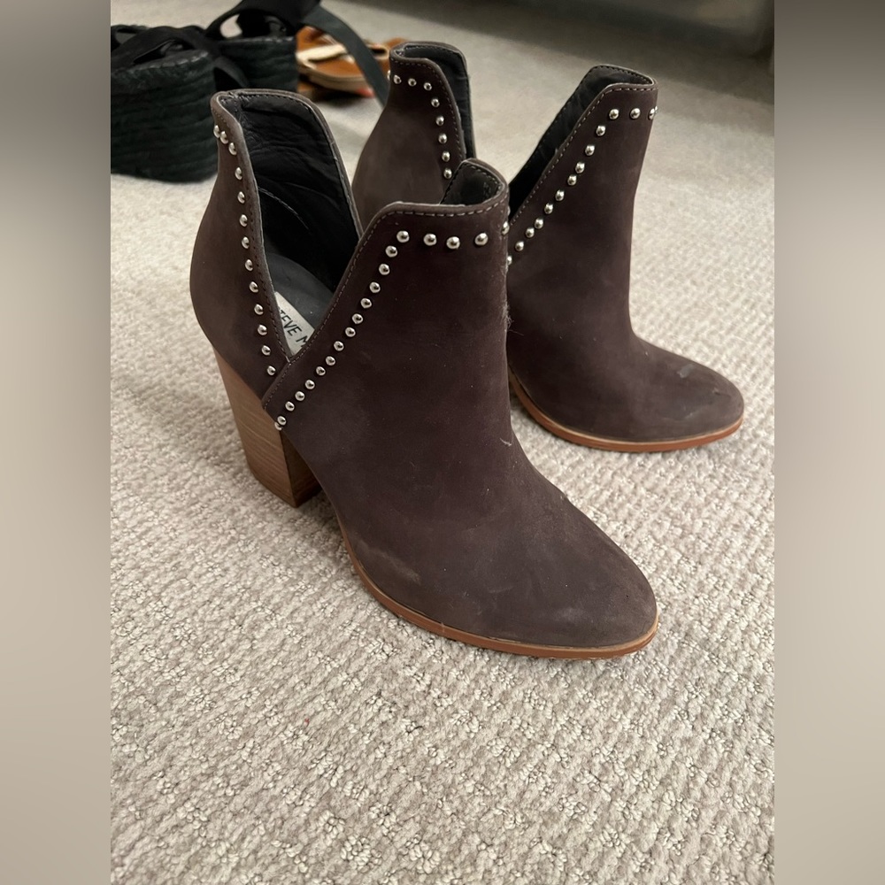 Steve Madden perla booties with studs, studded